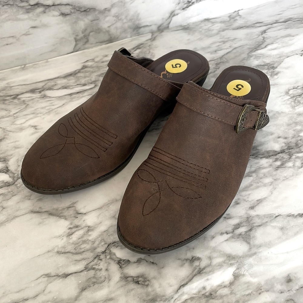 Nina | Western style clogs mules with boot stitching. Kids girls Size 5